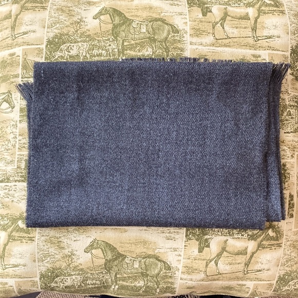 Vintage CASHMILLION Gray Scarf/Muffler - Picture 3 of 6